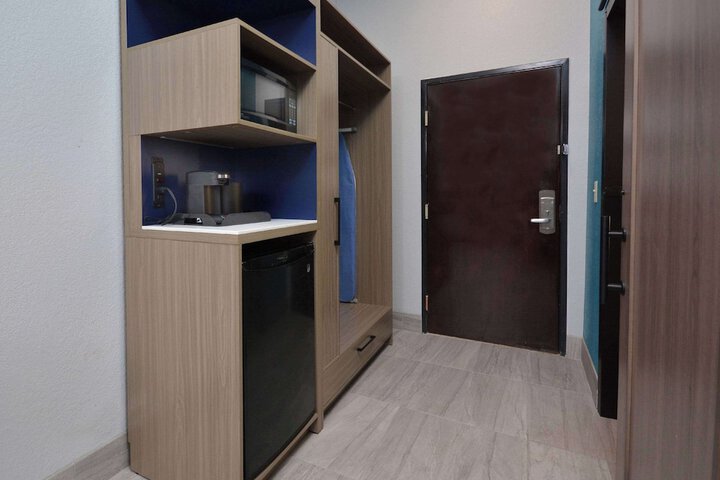 Room 70 of 118
