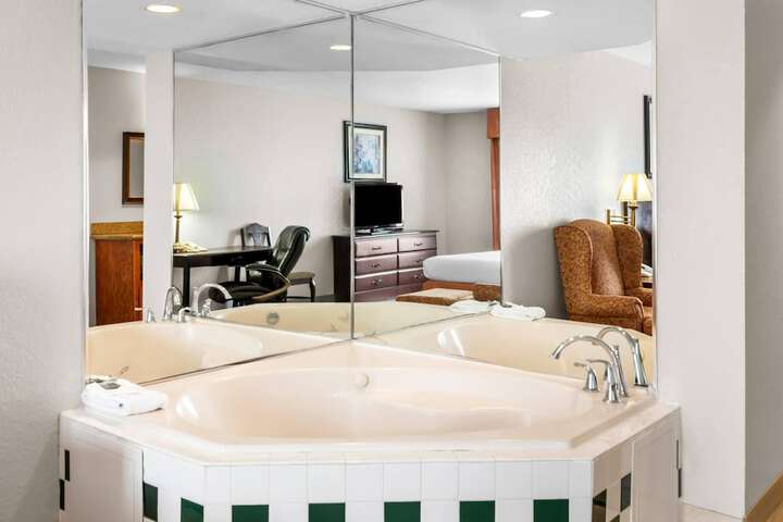 Country Inn & Suites by Radisson Hot Springs, AR