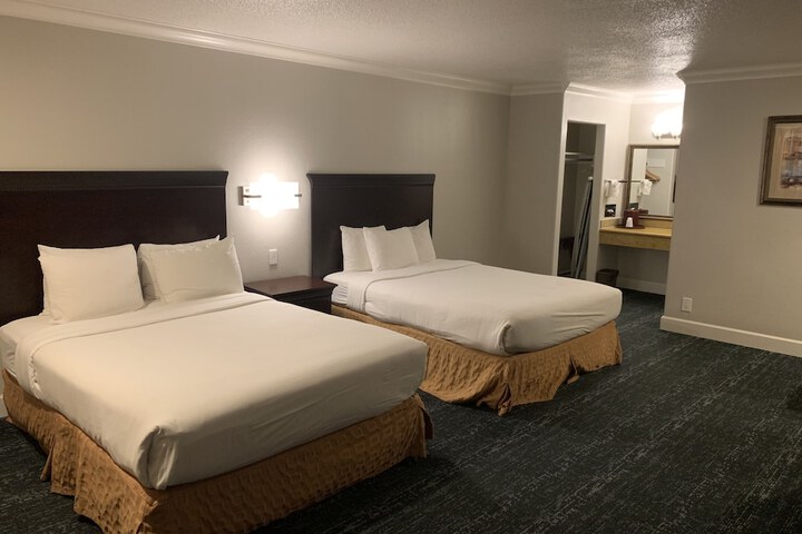 Room 14 of 40