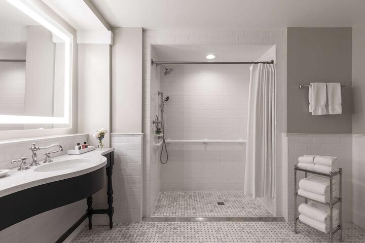 Room 28 of 49