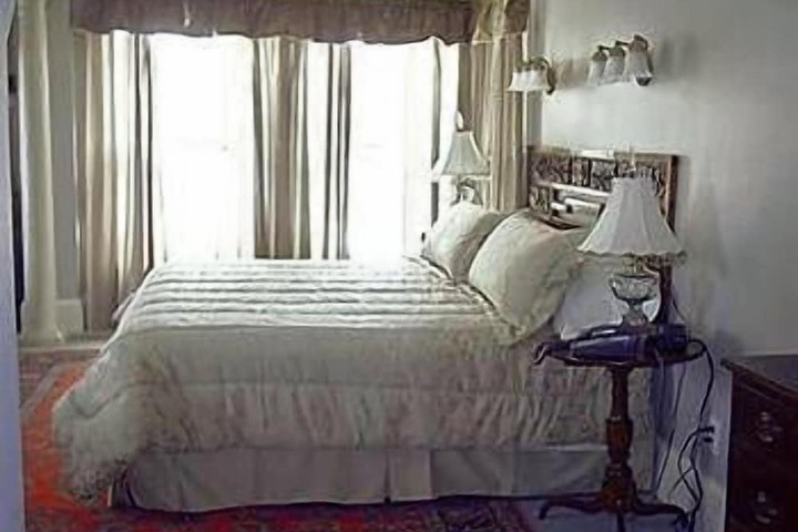 Room 27 of 44