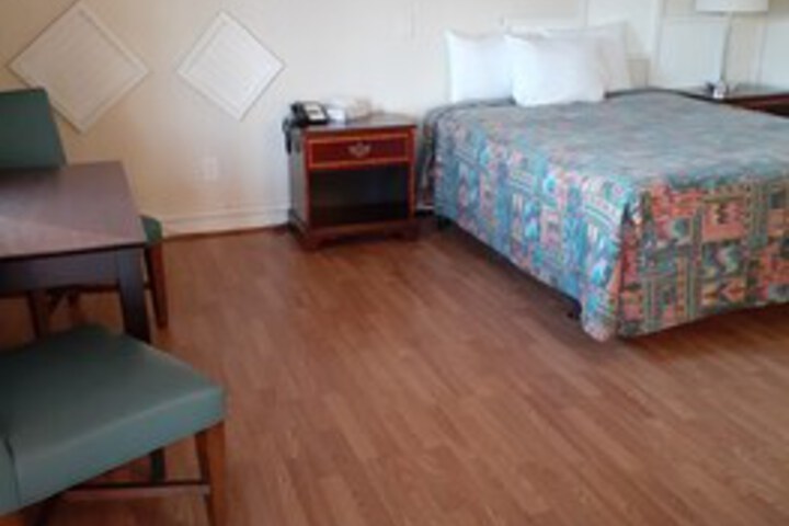 Town Line Motel