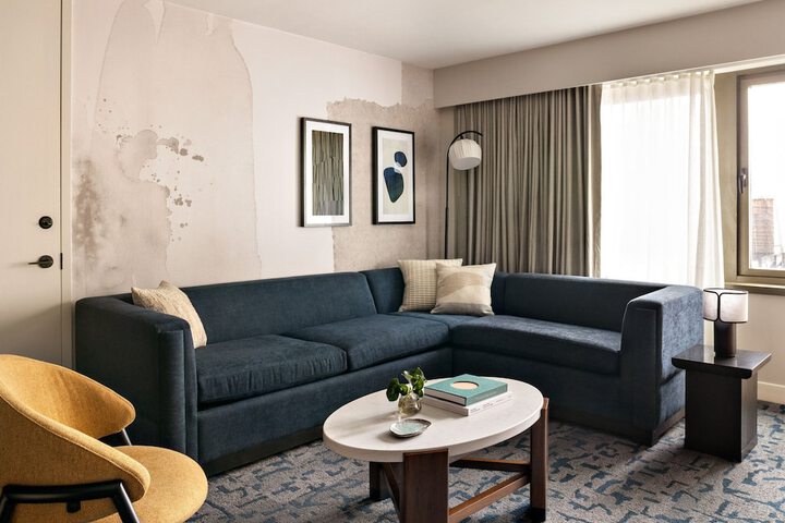 Room 52 of 80