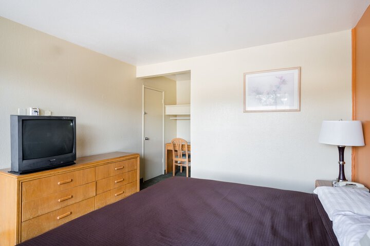 Room 10 of 50