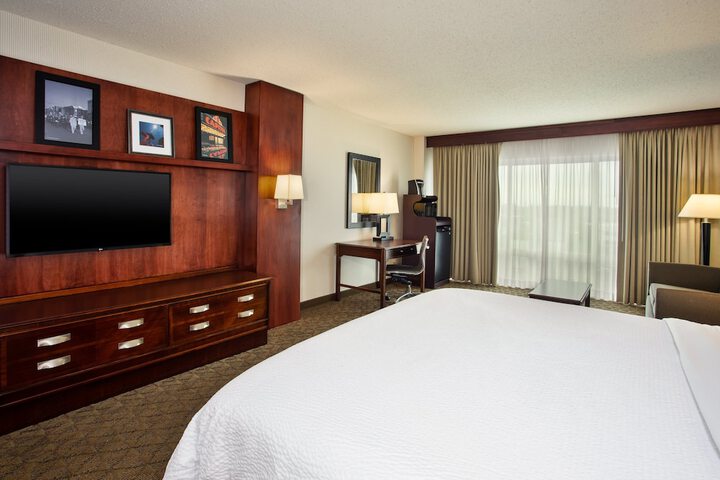 Holiday Inn University Plaza-Bowling Green by IHG