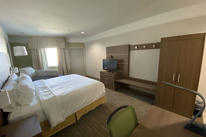 Room 34 of 63