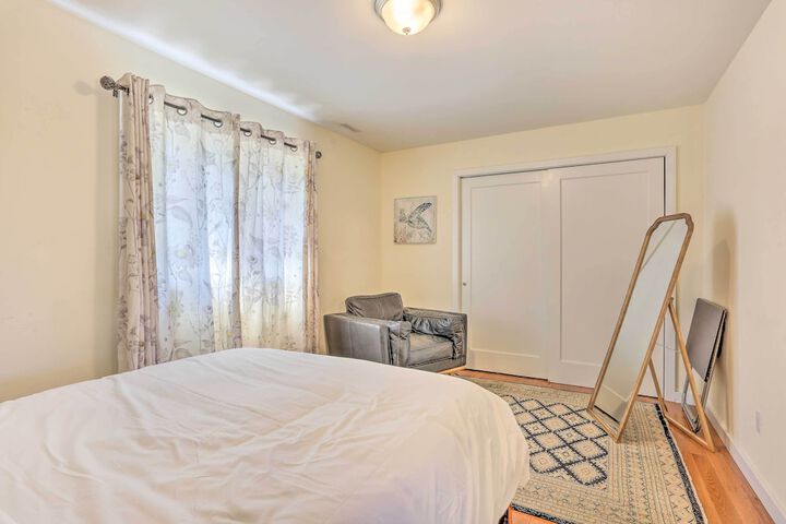 Sun-lit Vernon Condo 2 Mi to Ski Resort!
