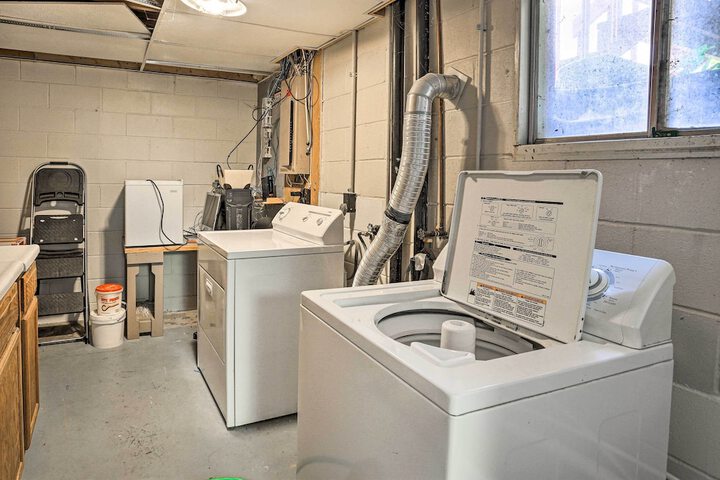 Centrally Located Sturgis Apt on Main St. w / Garage