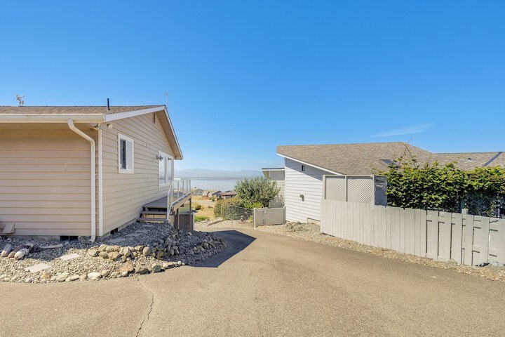 Stunning Home in Coupeville w / Deck + Beach Access