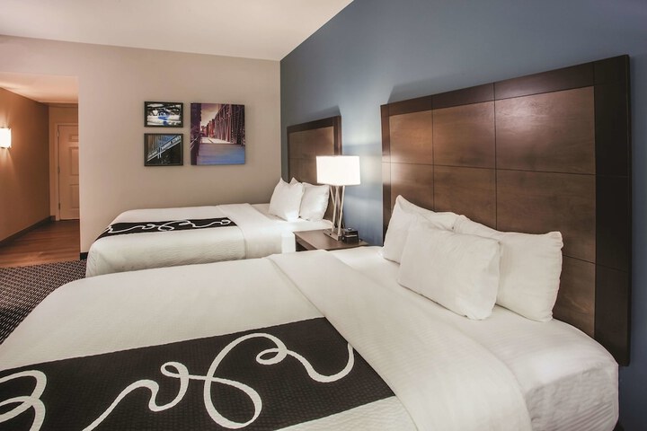 Room 43 of 68
