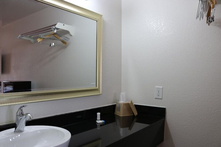 Room 9 of 19