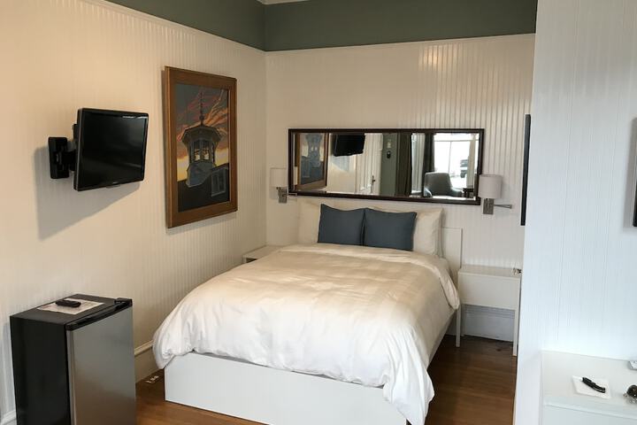 Room 40 of 65