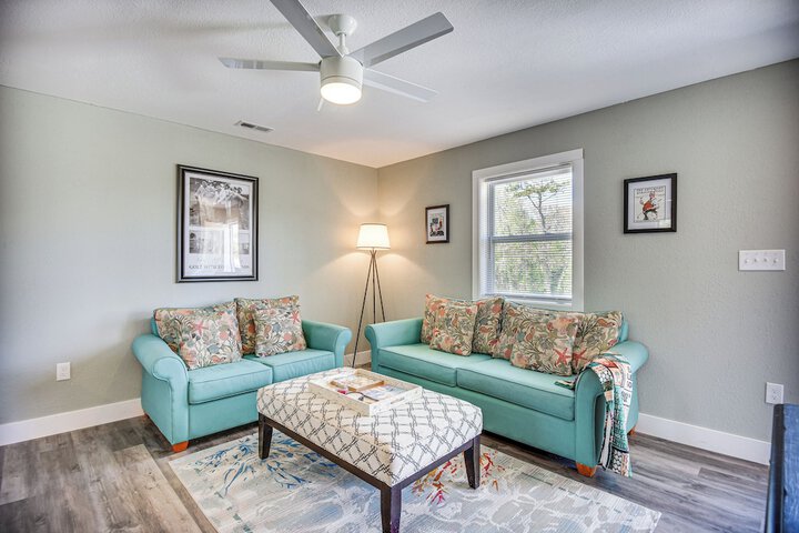 Kitty Hawk Apartment w / Hot Tub - 1 Mi to Beach!