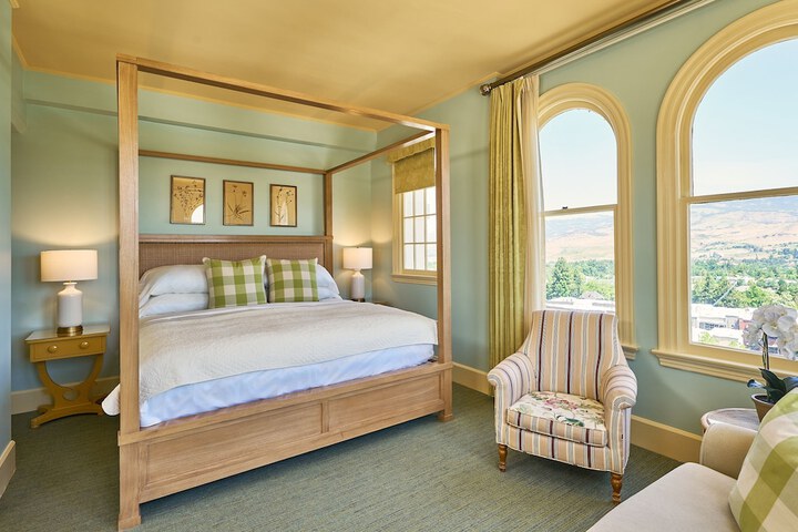 Room 32 of 70