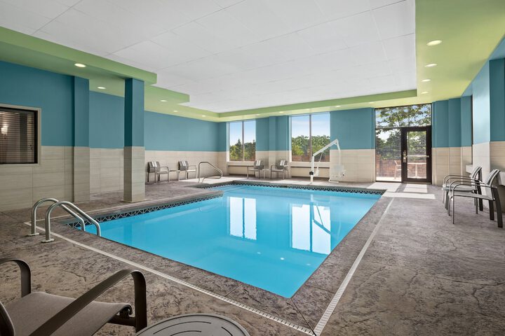 Holiday Inn Express & Suites Akron Regional Airport Area by IHG