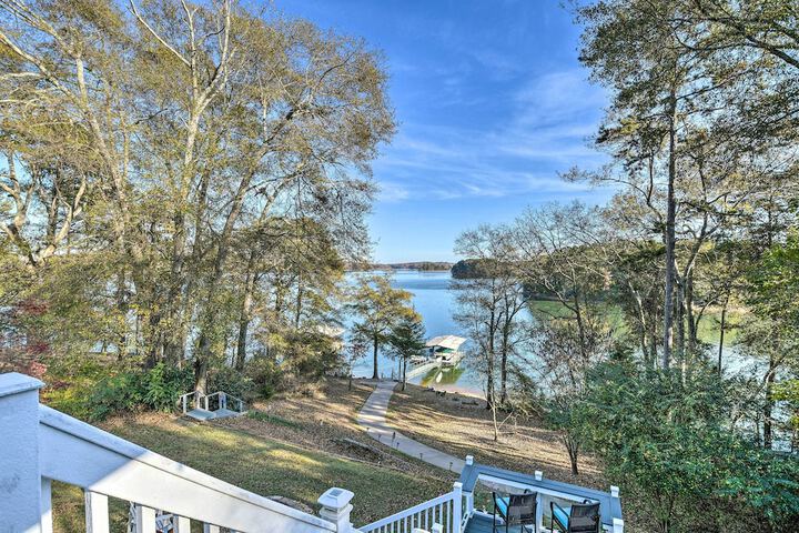 Lake Hartwell Home w / Private Dock & Hot Tub!
