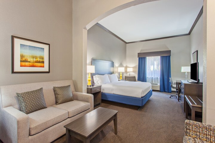 Room 11 of 28