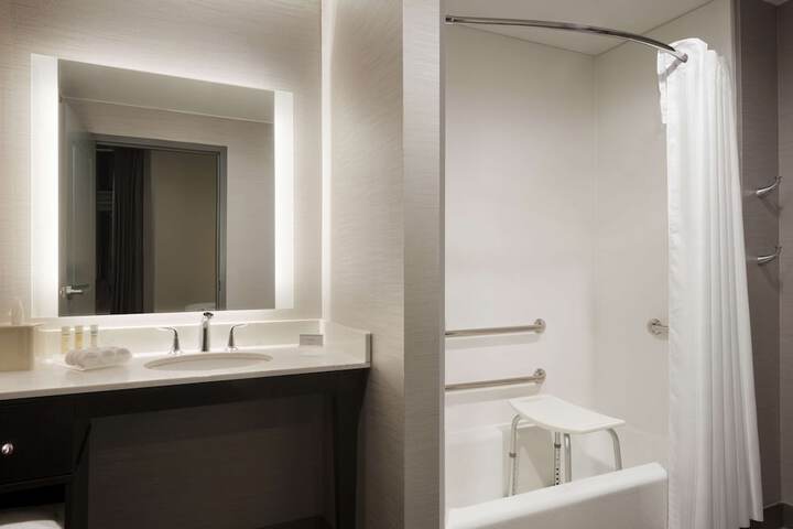 Room 26 of 34