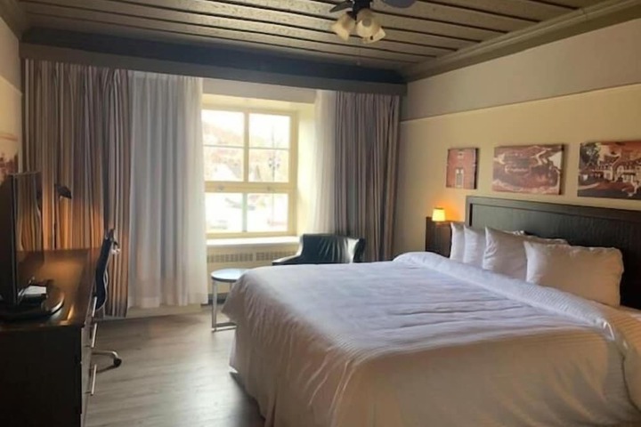 Room 16 of 38