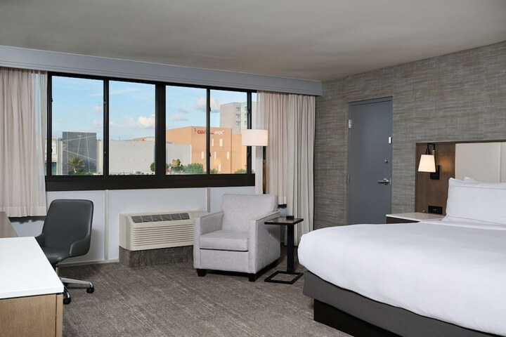 Room 30 of 94