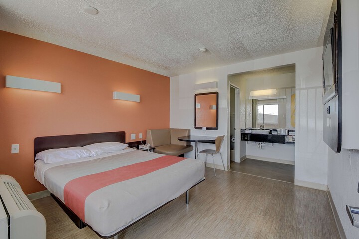 Room 19 of 37
