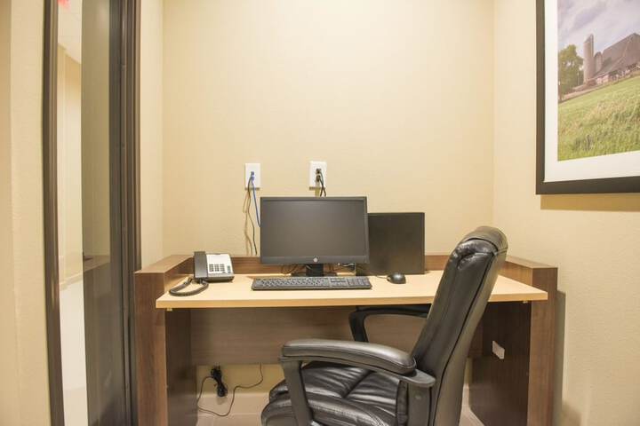 Business Center 30 of 31