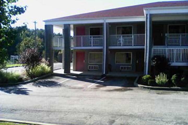 Campton Parkway Inn
