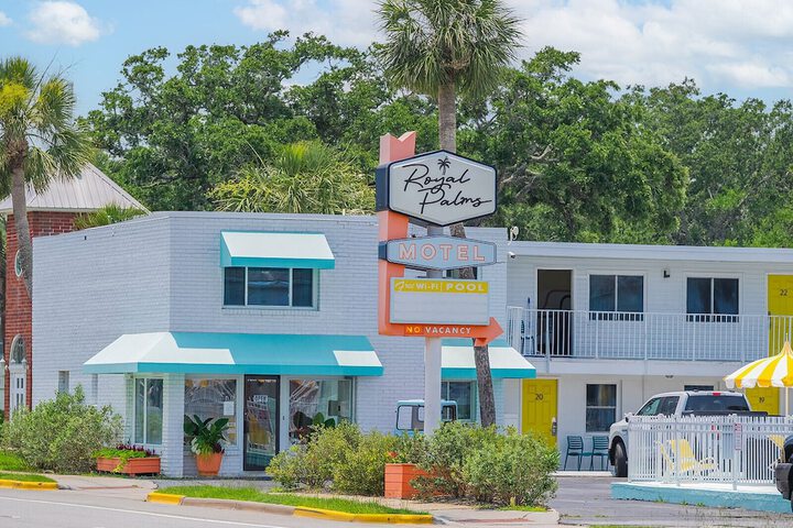 Royal Palms Motel