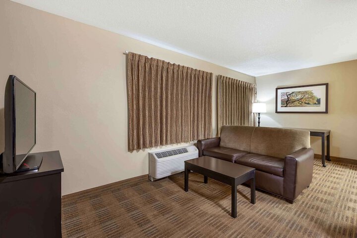 Room 30 of 37
