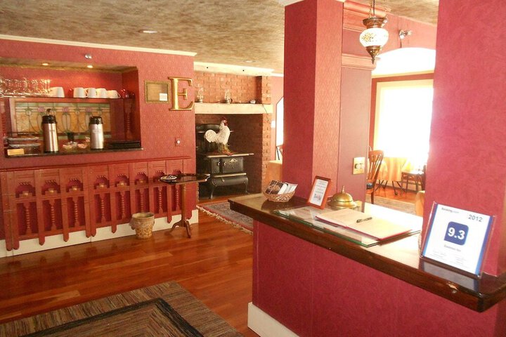 EASTMAN INN