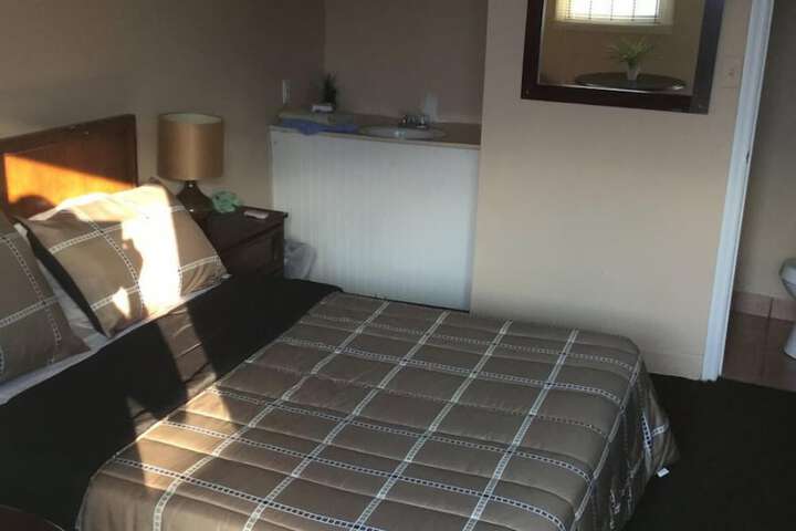 Room 10 of 19
