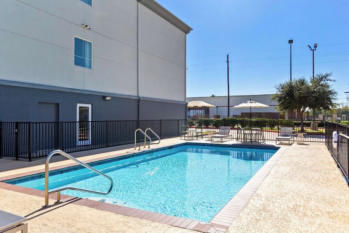 Spark by Hilton Pearland