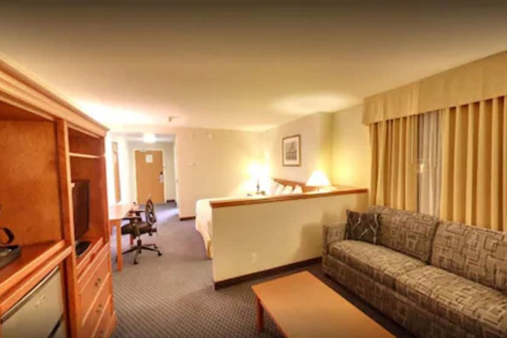 Room 44 of 77