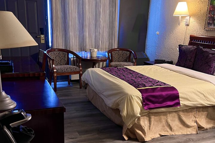 Room 42 of 59