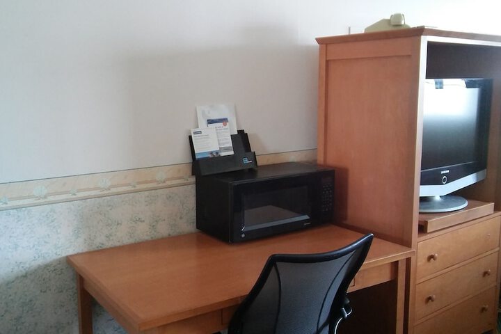 Room 8 of 18
