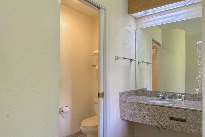 Classic Inn by Townhouse American Way Memphis I 240