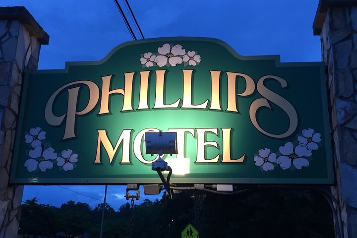 Phillips Historic Motel & Cottages