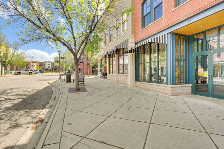 Near Trail: Dtwn Eagle Ranch Condo w / Balcony
