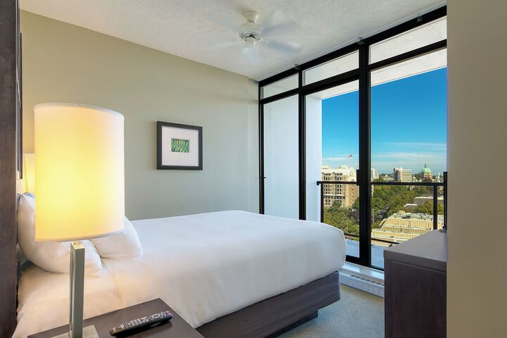 Room 32 of 76