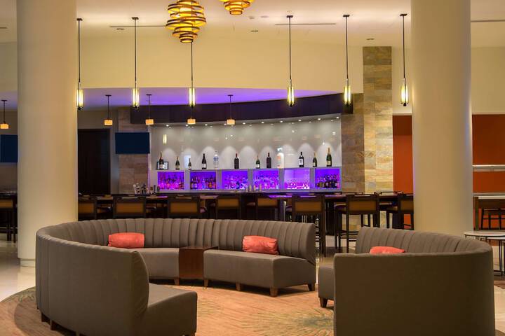 Lounge 63 of 67