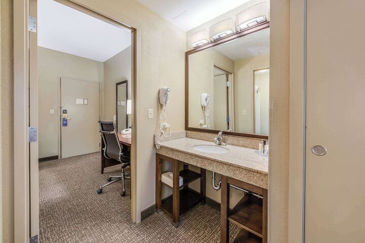 Room 46 of 63