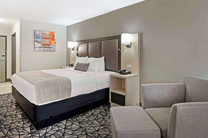 Room 18 of 27