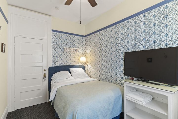Room 15 of 38