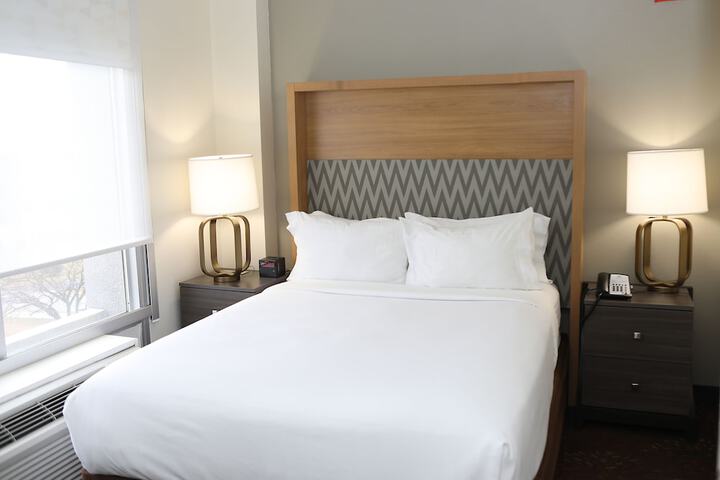Room 52 of 79