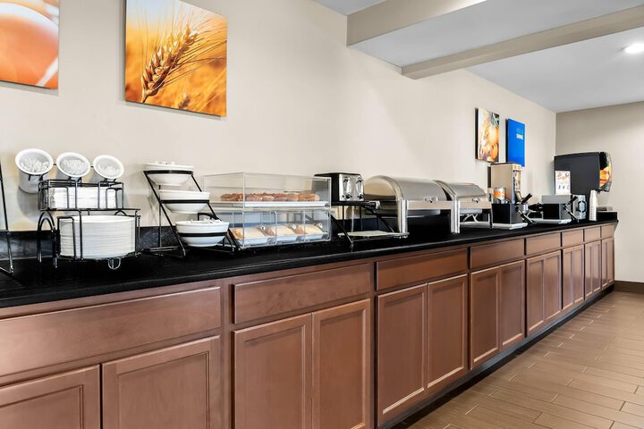 Comfort Inn & Suites Taylor - Detroit