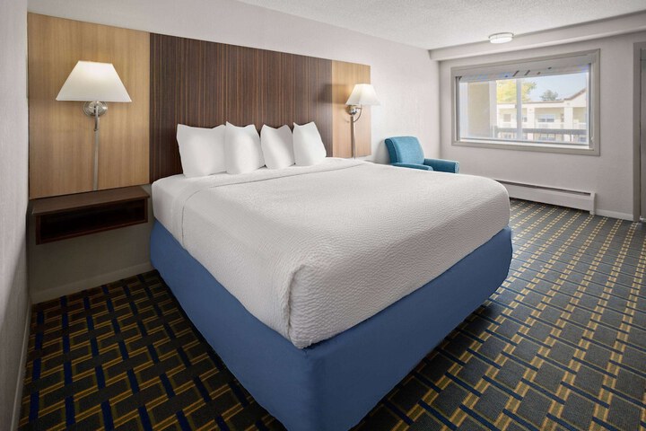 Days Inn by Wyndham Tonawanda / Buffalo
