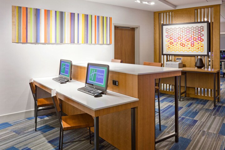 Holiday Inn Express & Suites Des Moines Downtown by IHG