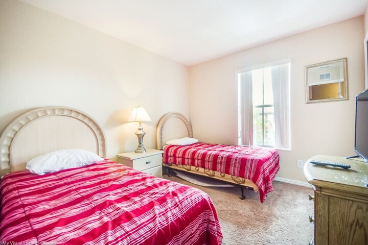 Room 12 of 27