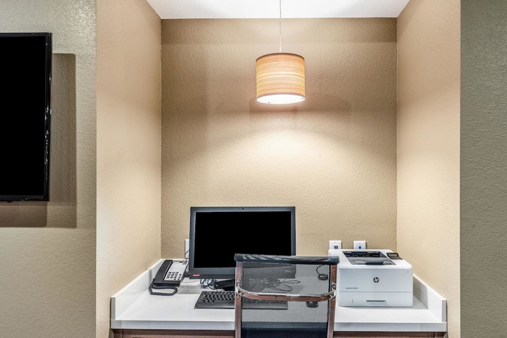 Business Center 45 of 47