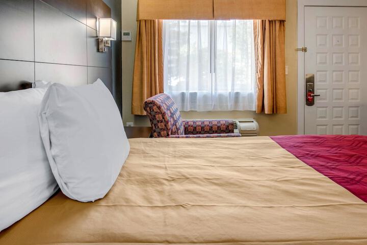 Room 12 of 32
